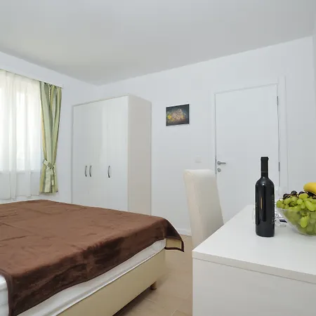 Corte & By Adex Travel